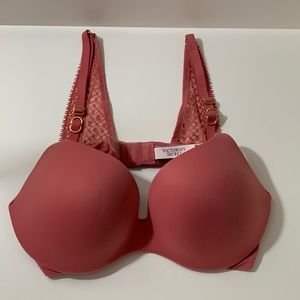 Victoria’s Secret incredible bra push up  Size: 34A